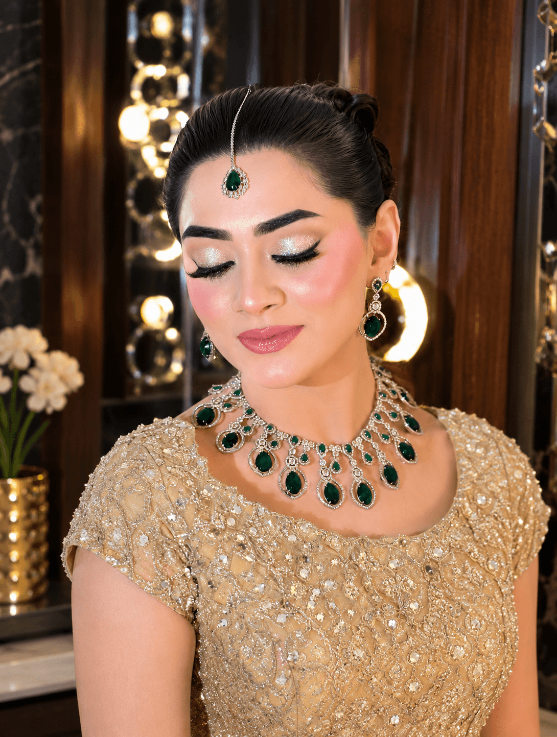 Signature bridal look with detailed eye makeup and jewellery by Saba Javed